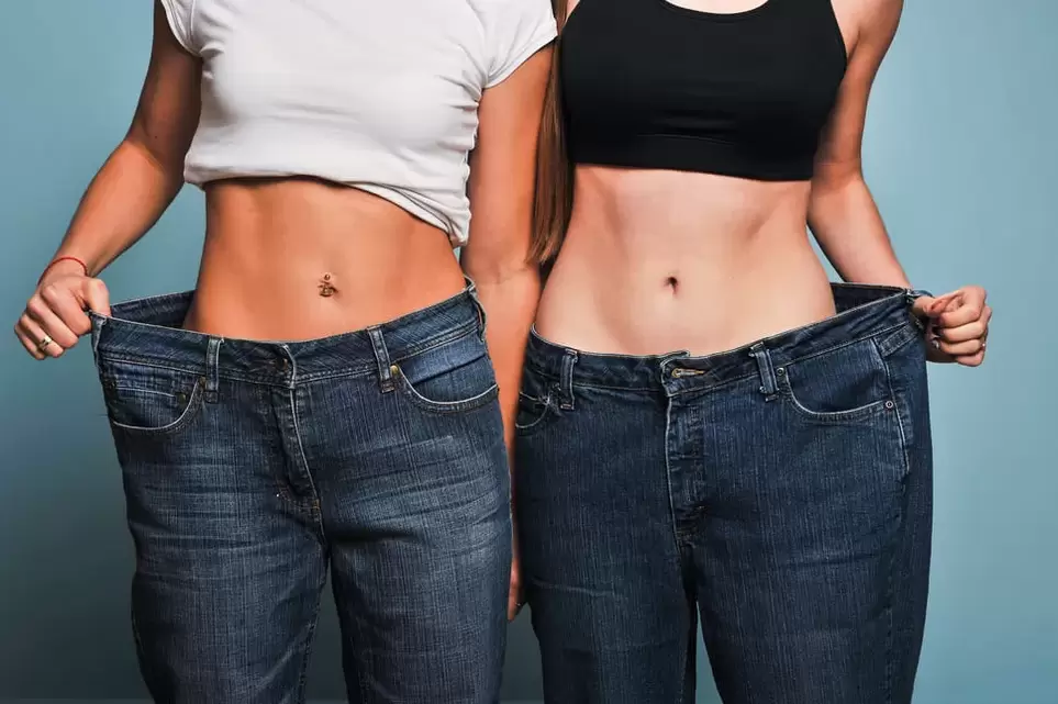 Esveltas nenas que perderon peso cunha nutrición adecuada